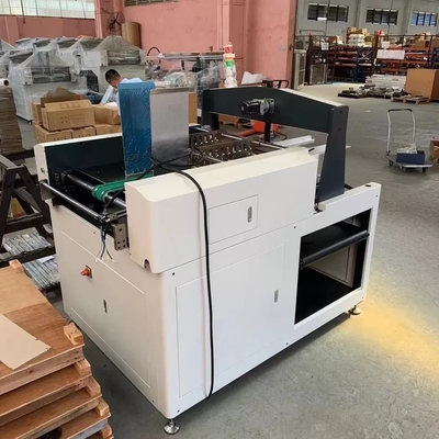เครื่องวางมุมกล่องควบคุม PLC 100 - 200 ชิ้น/นาที