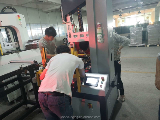เครื่องทำกล่องรองเท้าความแม่นยำสูง 0.6Mpa Air Supply Pneumatic