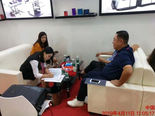 เครื่องทำกล่องเครื่องประดับแข็งสำหรับการขึ้นรูปกล่องด้วยการใช้งานง่ายสำหรับลูกค้าโรงงานตุรกี