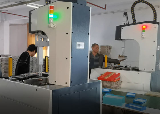 เครื่องรัดกล่องกึ่งอัตโนมัติ ISO9001 15 ชิ้น/นาที