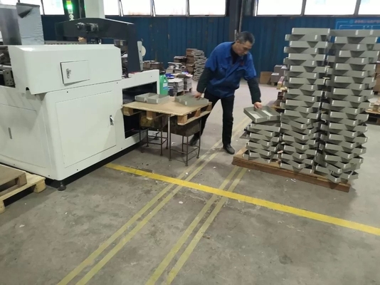 เครื่องวางมุมกล่องควบคุม PLC 100 - 200 ชิ้น/นาที