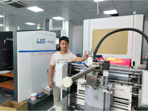 เครื่องทำความร้อน 8KW ความยาว 50 - 350 มม. เครื่องทำกล่องแข็ง